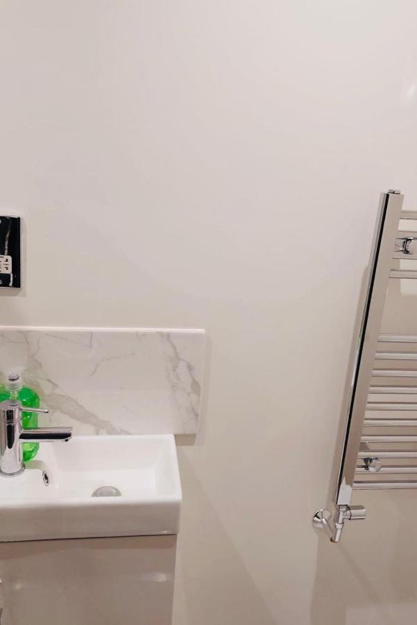 Green Lantern, Private En-Suite Double Bedroom Aveley Ngoại thất bức ảnh